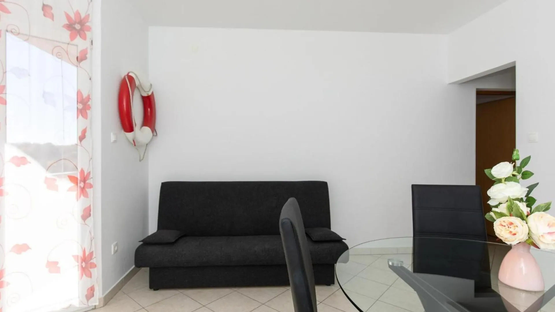 Classic Two Bedroom Apartment With Balcony And Pool Krk Town