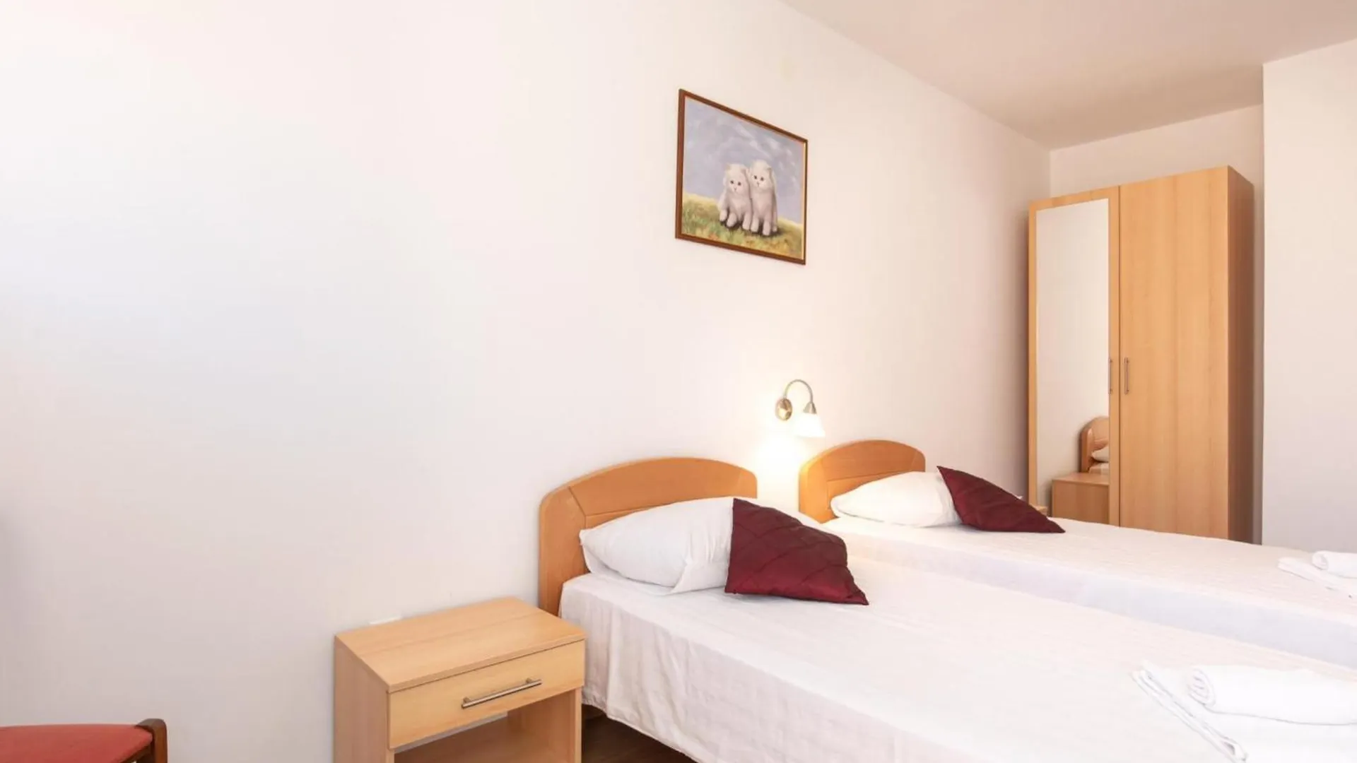 Classic Two Bedroom Apartment With Balcony And Pool Krk Town