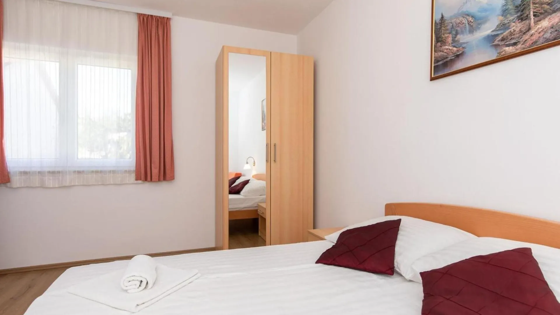 Classic Two Bedroom Apartment With Balcony And Pool Krk Town Hırvatistan