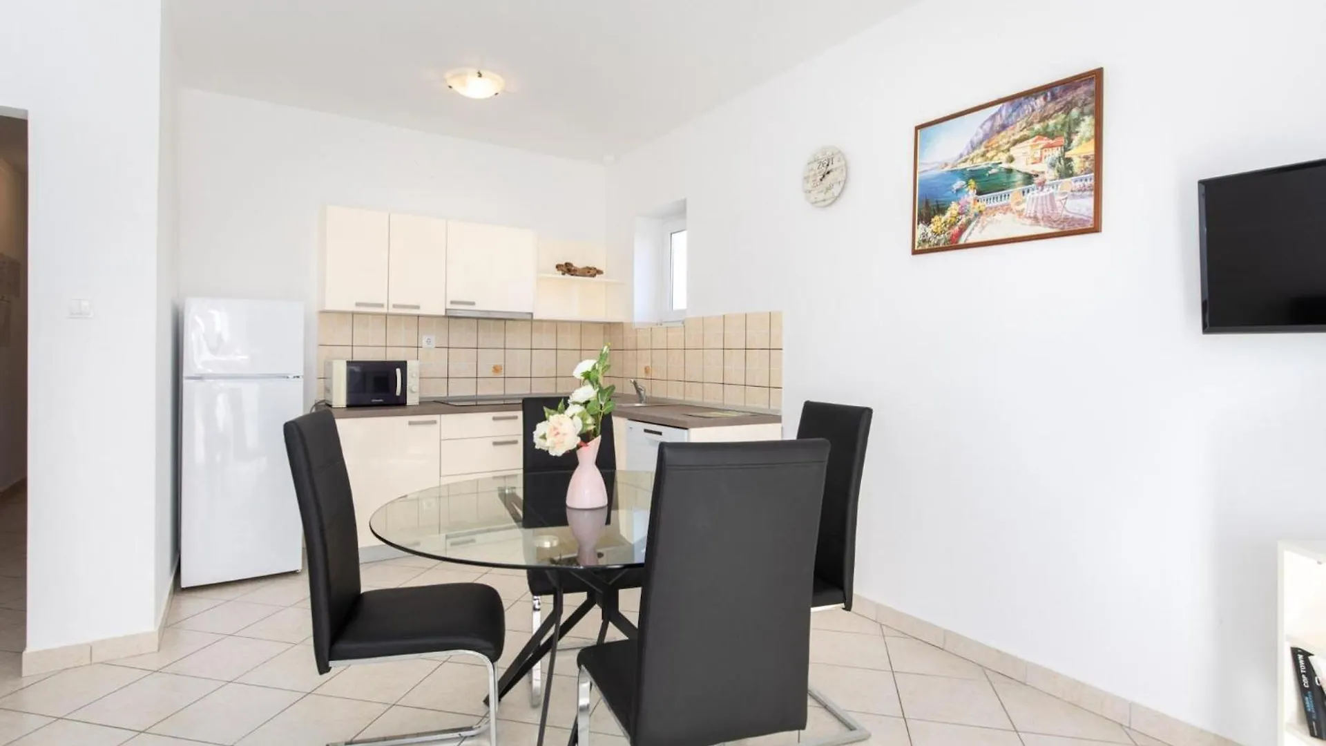 Classic Two Bedroom Apartment With Balcony And Pool Krk Town 0*,