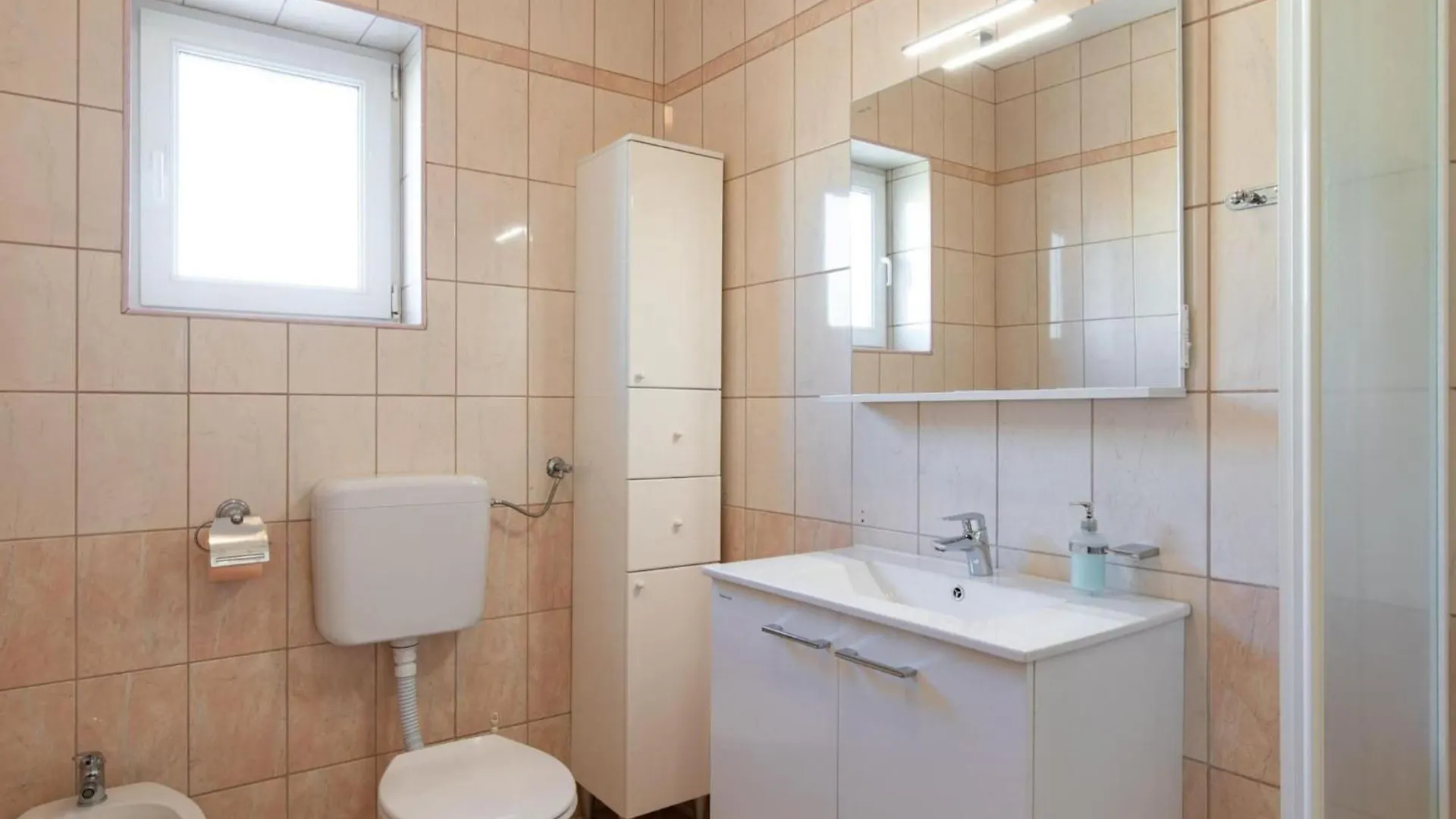 Classic Two Bedroom Apartment With Balcony And Pool Krk Town
