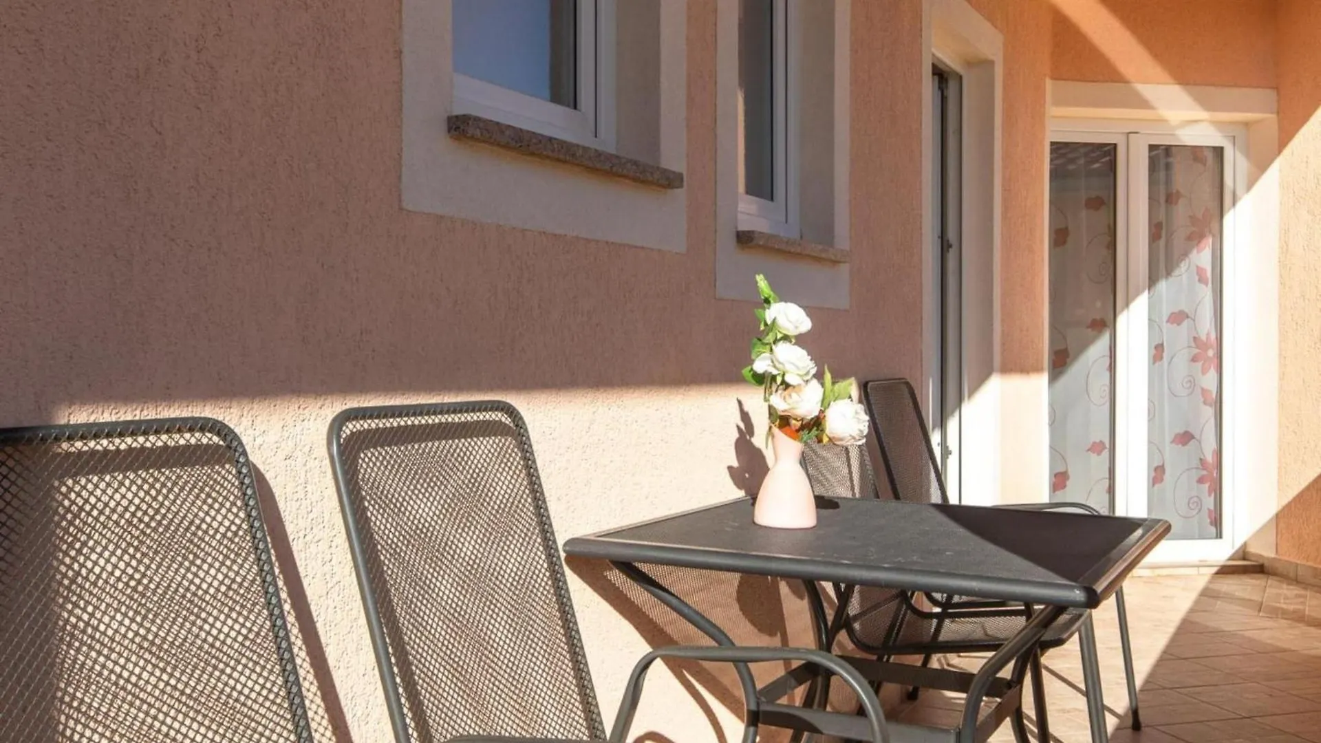 Classic Two Bedroom Apartment With Balcony And Pool Krk Town