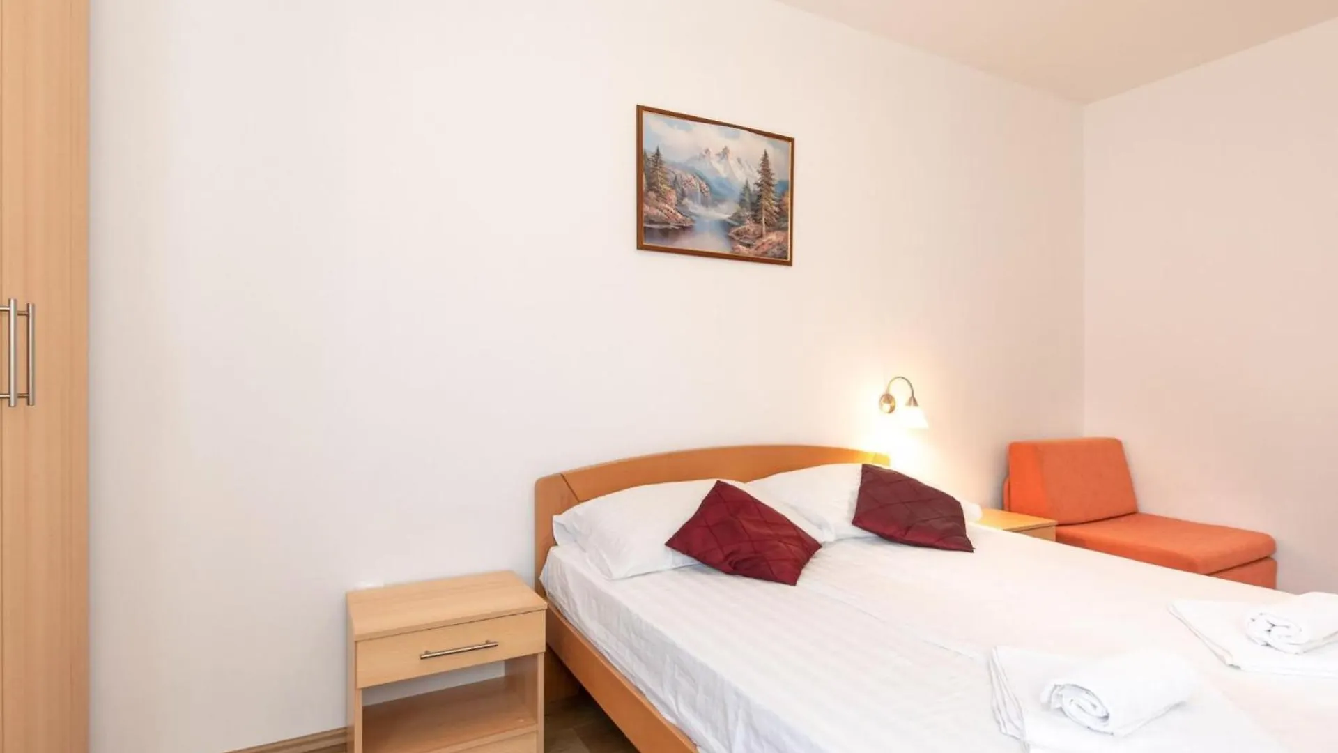 Classic Two Bedroom Apartment With Balcony And Pool Krk Town